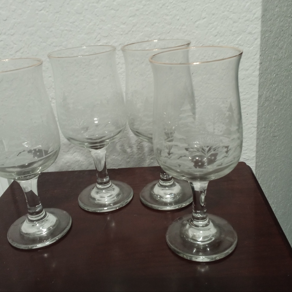 Vintage Elegant Clear Wine Glass Set